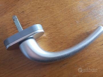 Maniglie in alluminio per finestra (7)