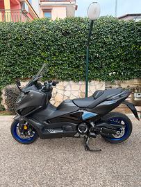 TMAX 560