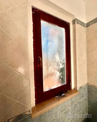 Finestre in legno massello con vetrocamera