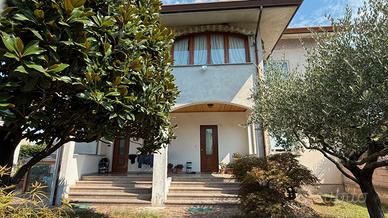 Appartamento in bifamiliare con garage doppio