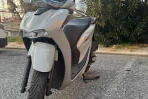 Honda SH125 Grigio - 2025 - 3050 Km - Pari a nuovo