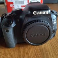 Canon  Eos 600D con custodia e accessori