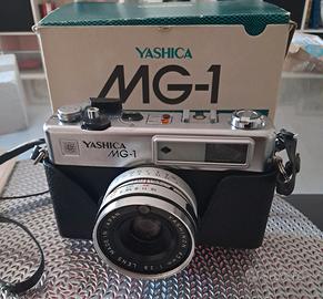 Macchina fotografica Yashica MG-1 