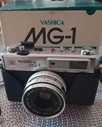 Macchina fotografica Yashica MG-1 