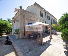 Prestigiosa villa in residence