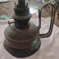 Antica lampada a cherosene d'epoca 