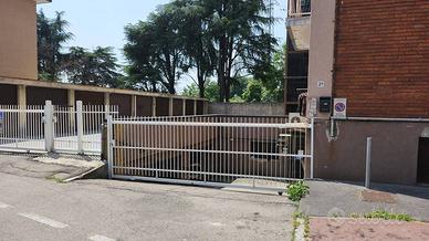 Box / Garage di 13 m² a Cinisello Balsamo