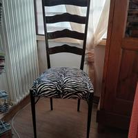 Sedia vintage: schienale alto e seduta zebrata