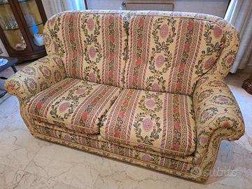 Divano letto a due posti stile classico