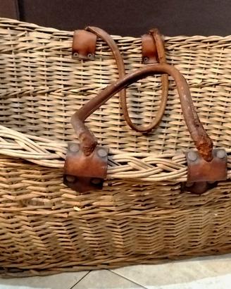 cesta, cuccia per gatti o cani. 