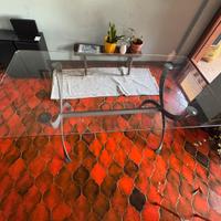 Tavolo in vetro con gambe in ferro
