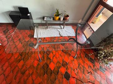 Tavolo in vetro con gambe in ferro