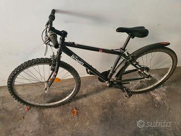 Bicicletta Btwin nera