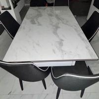 Tavolo da pranzo effetto marmo