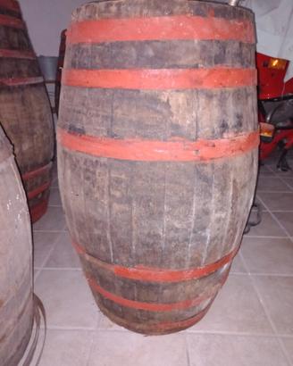Botti in legno per vino o arredo