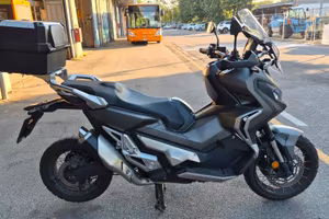 Honda x adv 750