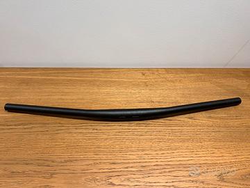 Manubrio Bontrager 31,8mm da 720mm con Rise di 5mm