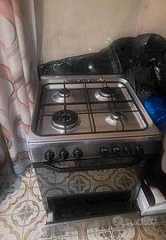 Cucina a gas con forno elettrico