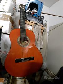 Chitarra classica marca Maxime.