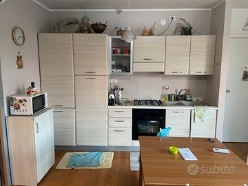 Cucina .Mobile sala. Camera da letto