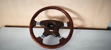 volante in legno Momo 