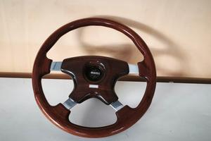 volante in legno Momo 