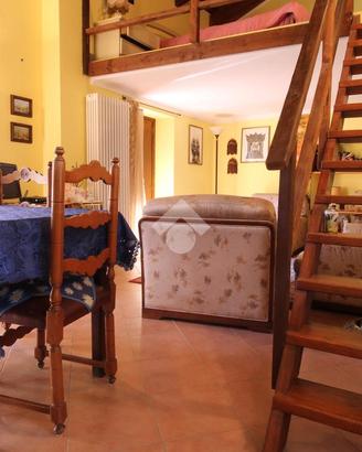 CASA SEMINDIPENDENTE A MAGNANO