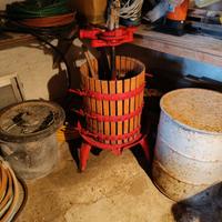 Torchio per produzione di vino 