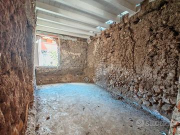 Indipendente da ultimare con cortile