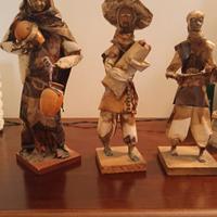 3 statue in cartapesta 