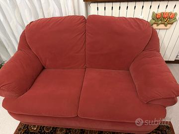 Due divani in alcantara bordeaux