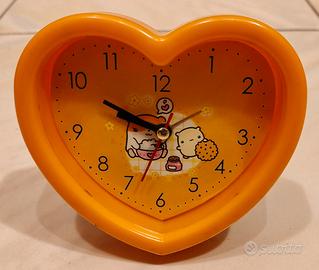 Sveglia arancione a cuore.