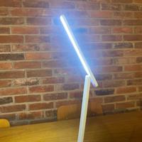Lampada LED da scrivania – luce regolabile.