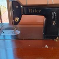  Antica macchina da cucire 