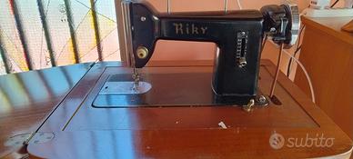  Antica macchina da cucire 