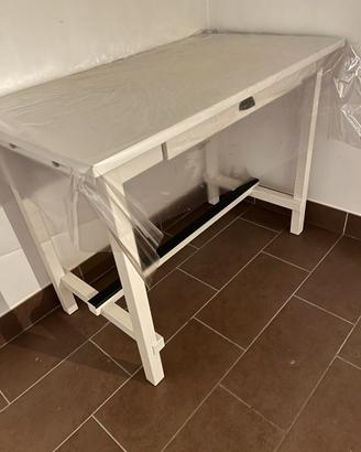 Tavolo legno laccato mod.alto con sgabelli di Ikea