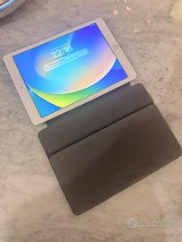iPad Pro 9,7” 128GB Oro + Apple Smart Keyboard ori