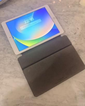 iPad Pro 9,7” 128GB Oro + Apple Smart Keyboard ori