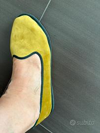 Scarpe  friulane gialle con bordo verde bottiglia