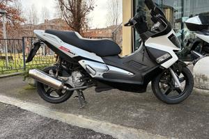 Aprilia SR Max 300 - 2012