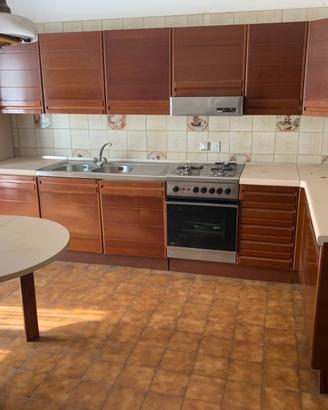Cucina SCIC completa di tavolo