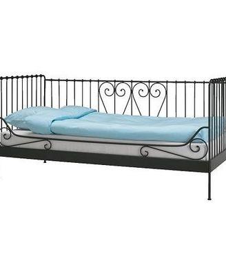 Set camera con letto singolo, comodino e specchio