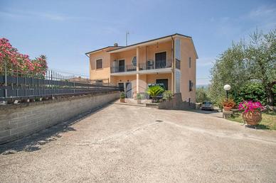 CASA SEMINDIPENDENTE A MAGLIANO SABINA