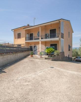 CASA SEMINDIPENDENTE A MAGLIANO SABINA