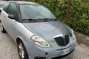 Lancia y anno 2008