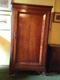 Mobile antico in legno