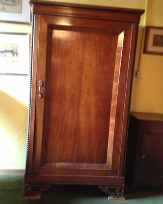 Mobile antico in legno
