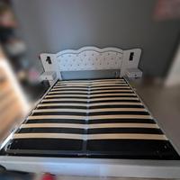 Letto Matrimoniale con Cassettone e Luci LED