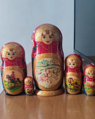 Matrioska russa istoriata 