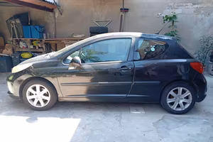Macchina marciante con alcuni lavori da fare